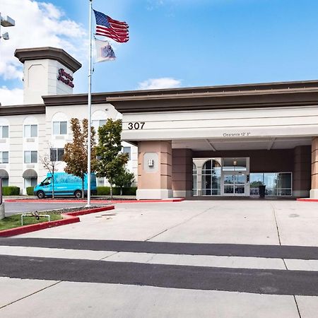 Hampton Inn & Suites Salt Lake City Airport Bagian luar foto