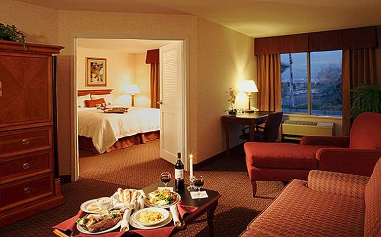 Hampton Inn & Suites Salt Lake City Airport Bagian luar foto