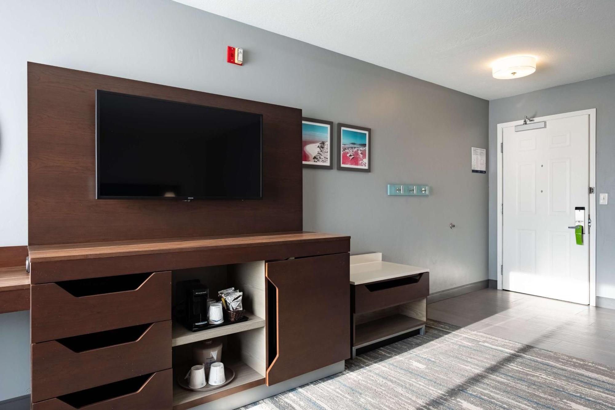 Hampton Inn & Suites Salt Lake City Airport Bagian luar foto