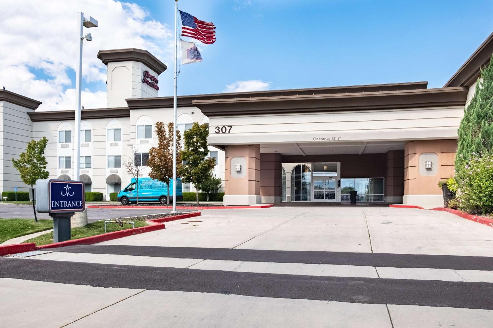 Hampton Inn & Suites Salt Lake City Airport Bagian luar foto